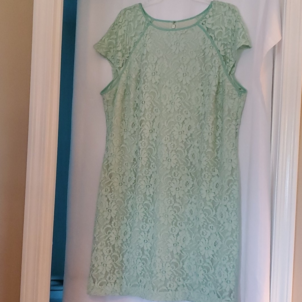 Red shoes New York & Co. mint green Size XXL.